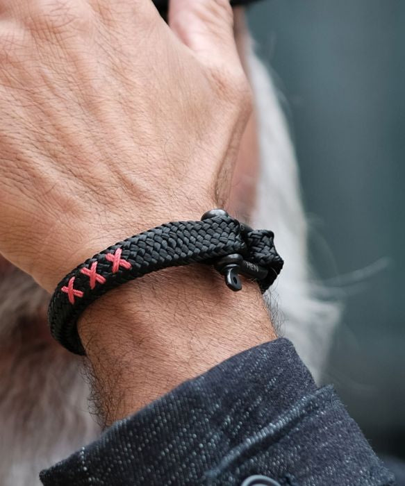 PIG AND HEN COAT OF ARMS SHARP SIMON BRACELET - M