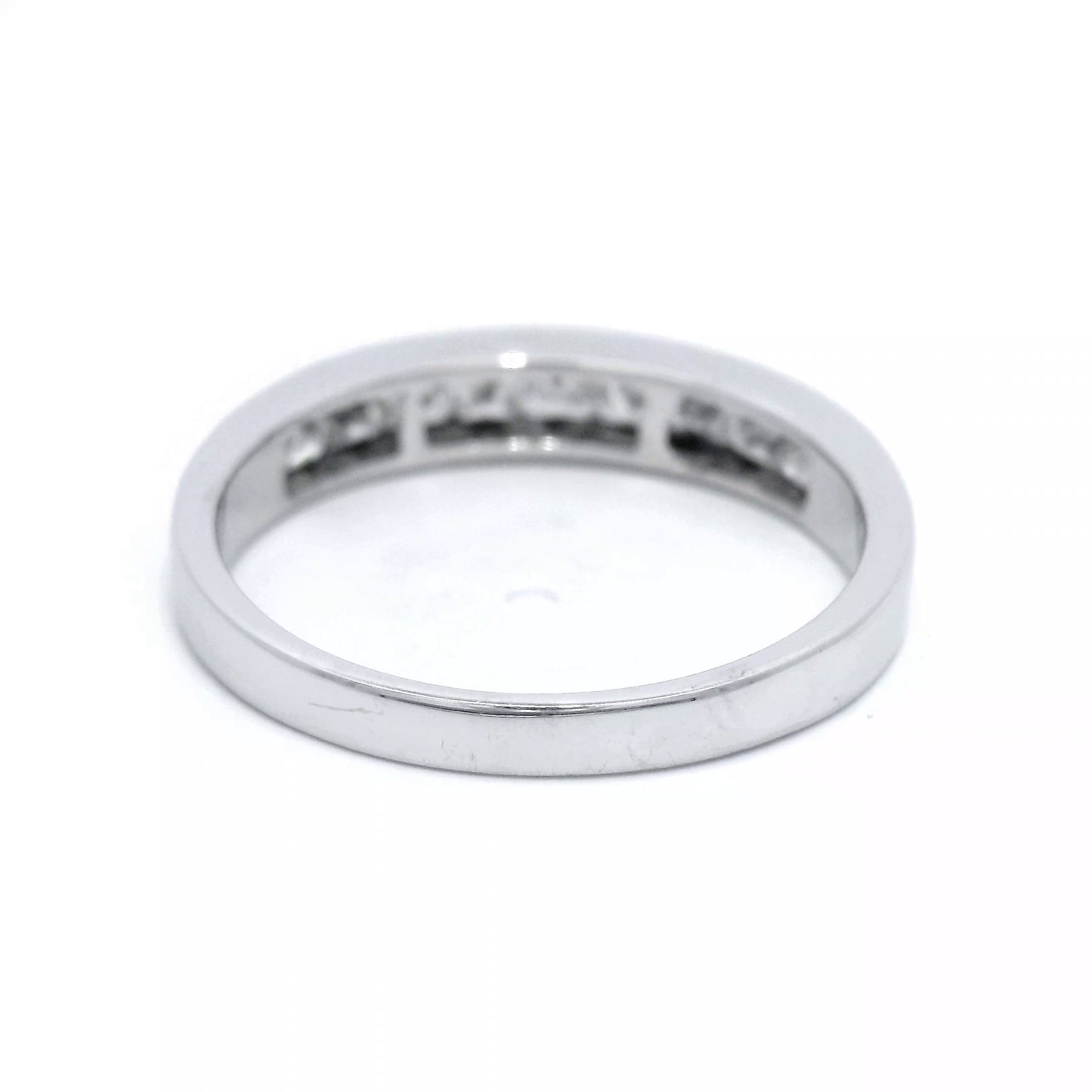 Curved Princess Diamond Ring in White Gold