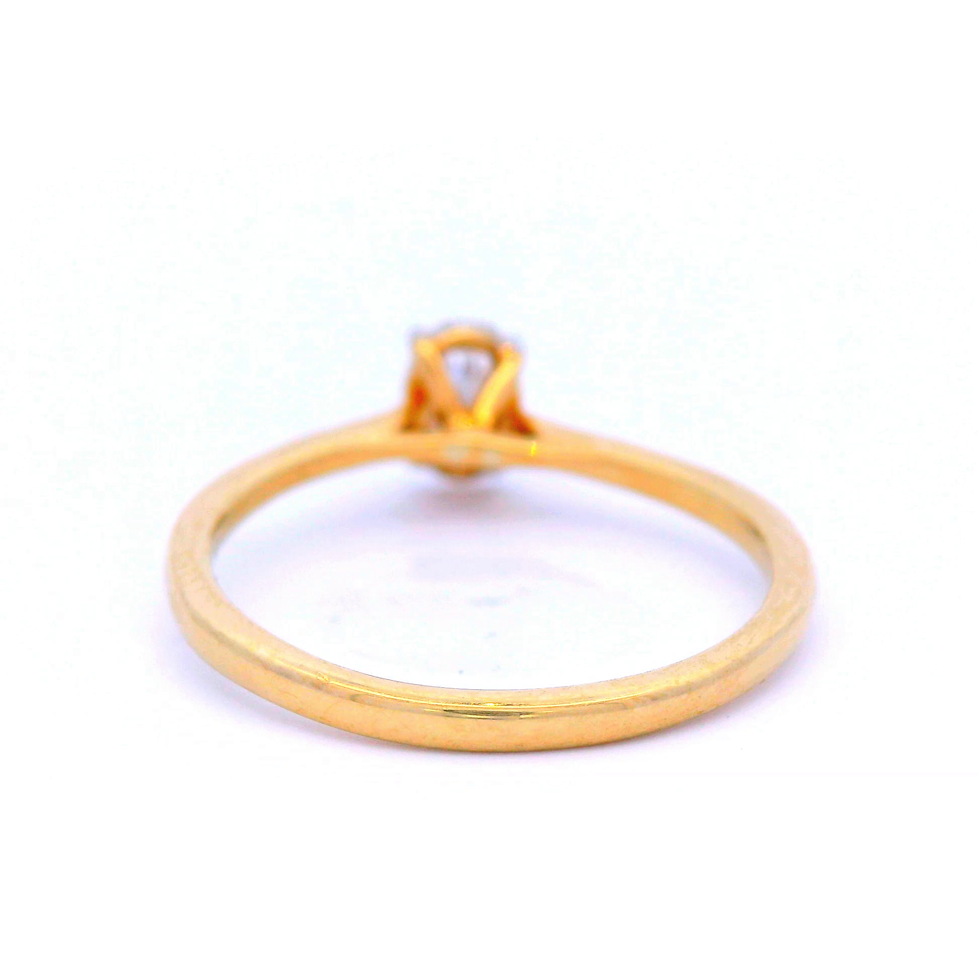 Oval Cut Diamond Set in Yellow Gold