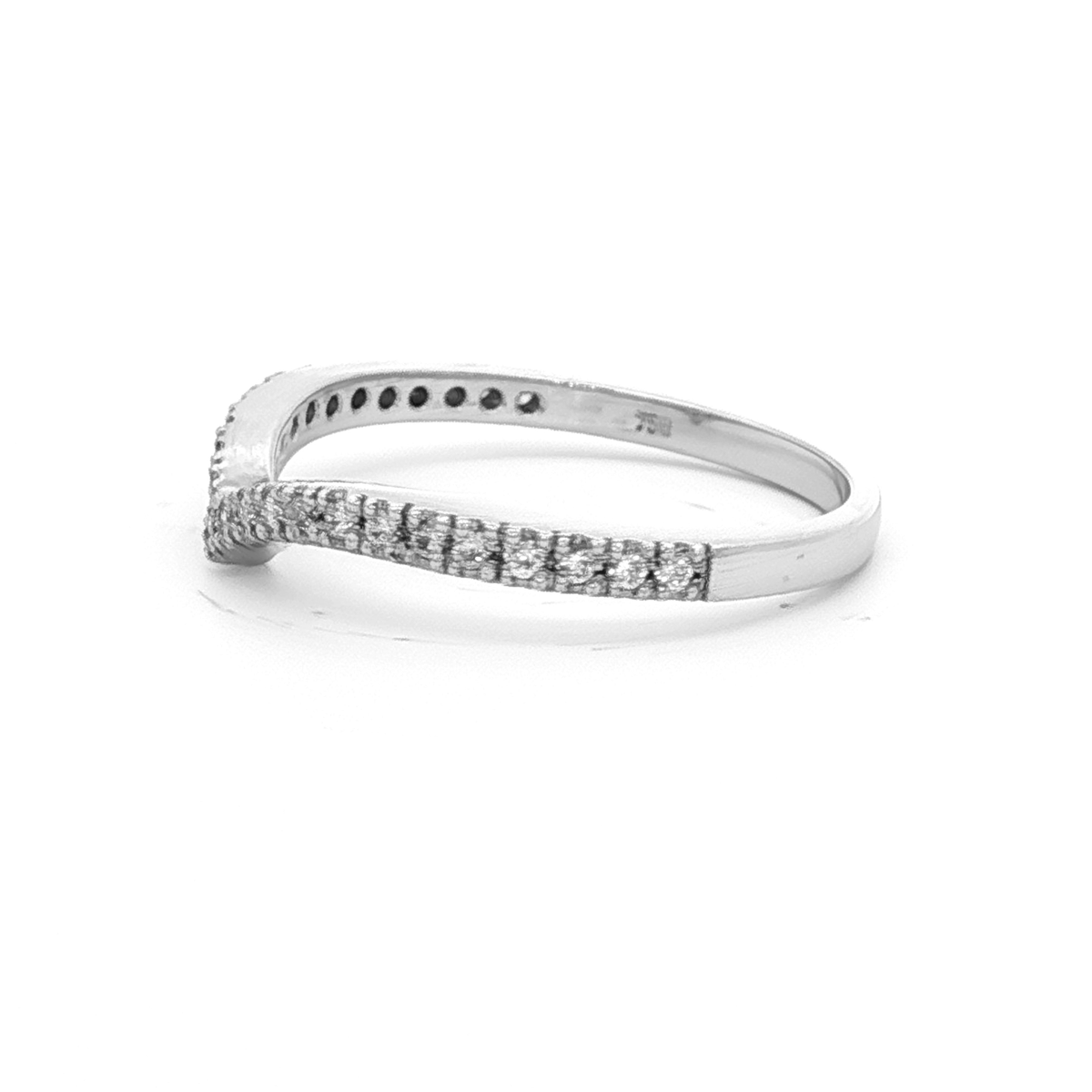 25x150pc Diamond 18ct White Gold