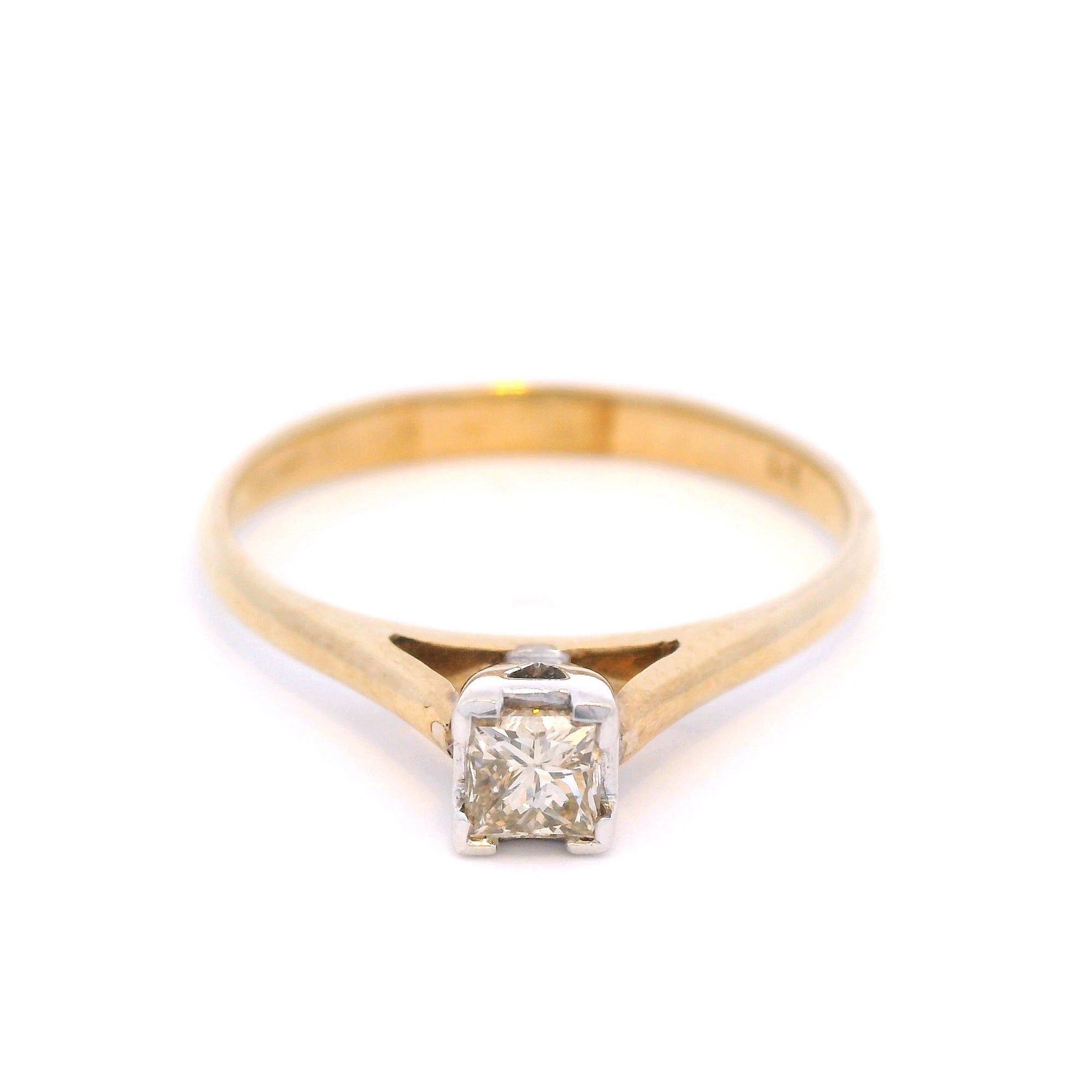 Diamond Solitaire Ring in Yellow Gold