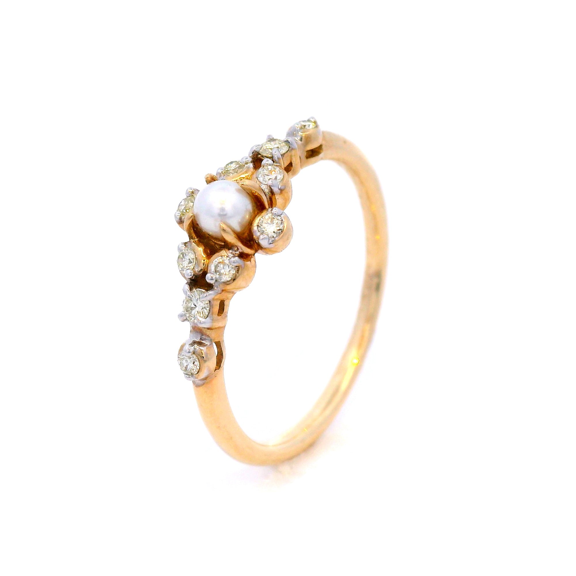 Fresh Water Pearl and Diamon in 9ct Yellow Gold