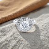 Evergem 9 Carat with Round Bezel Simulated