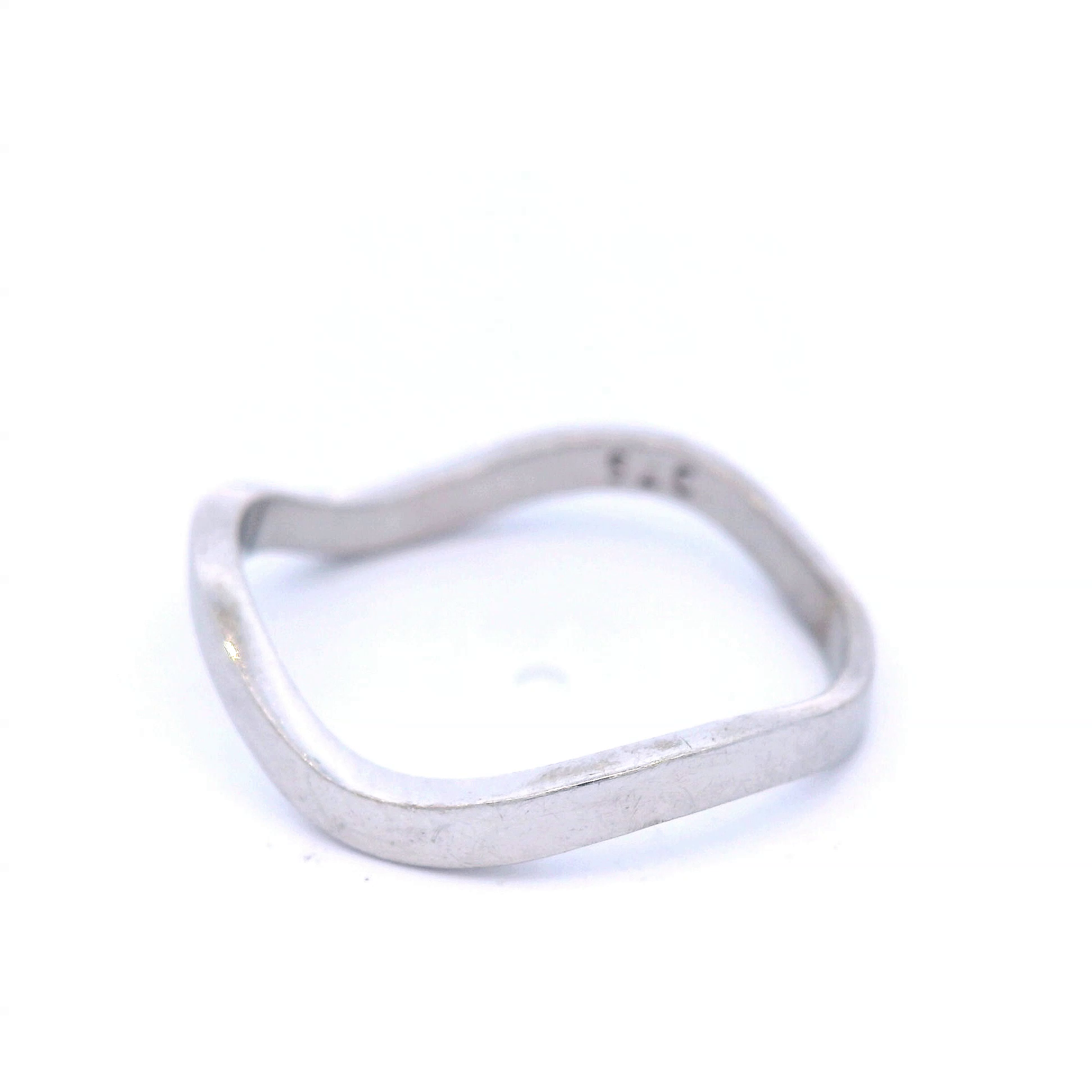 9CT WHITE GOLD PLAIN WAVE RING