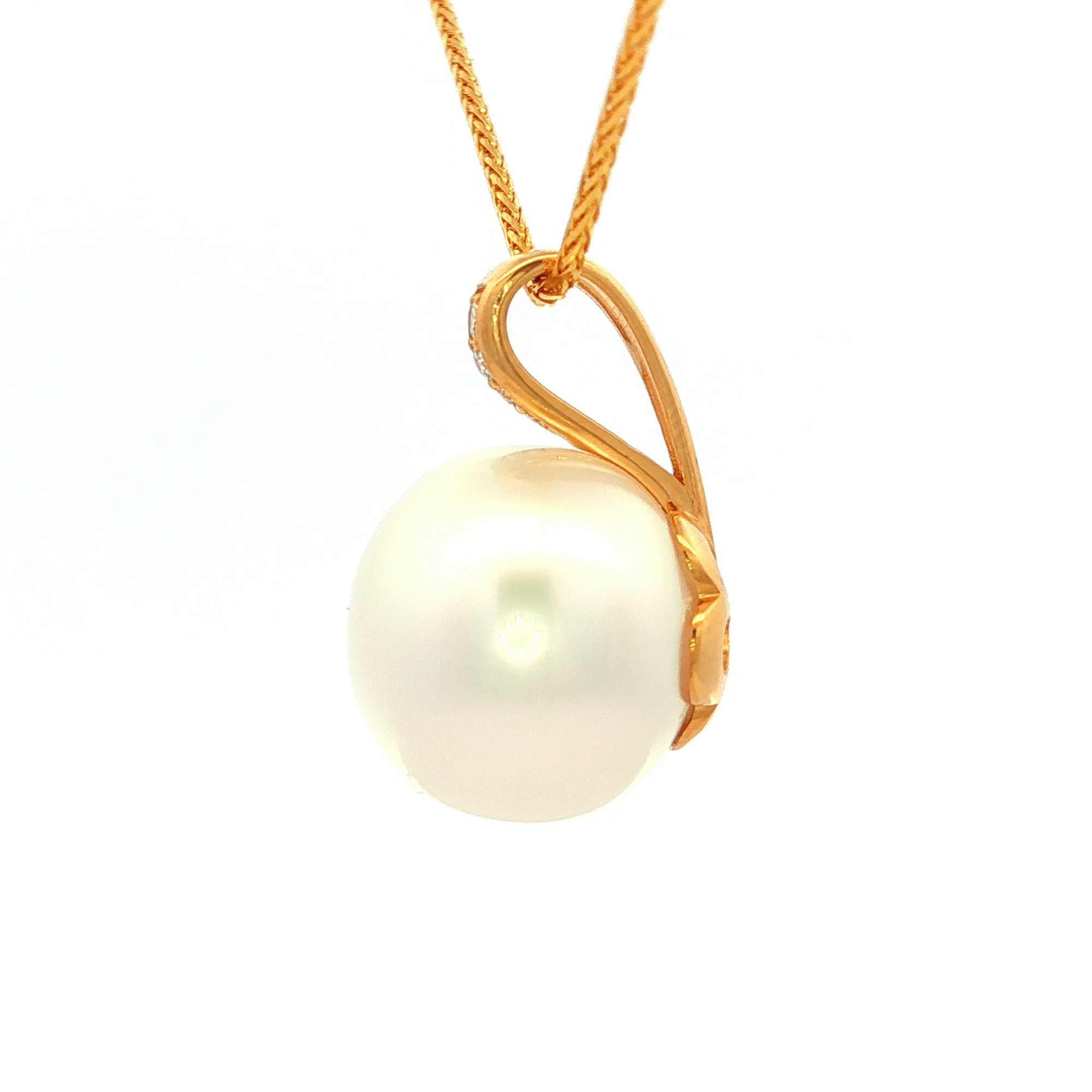South Sea Pearl and Diamond Pendant in Yellow Gold