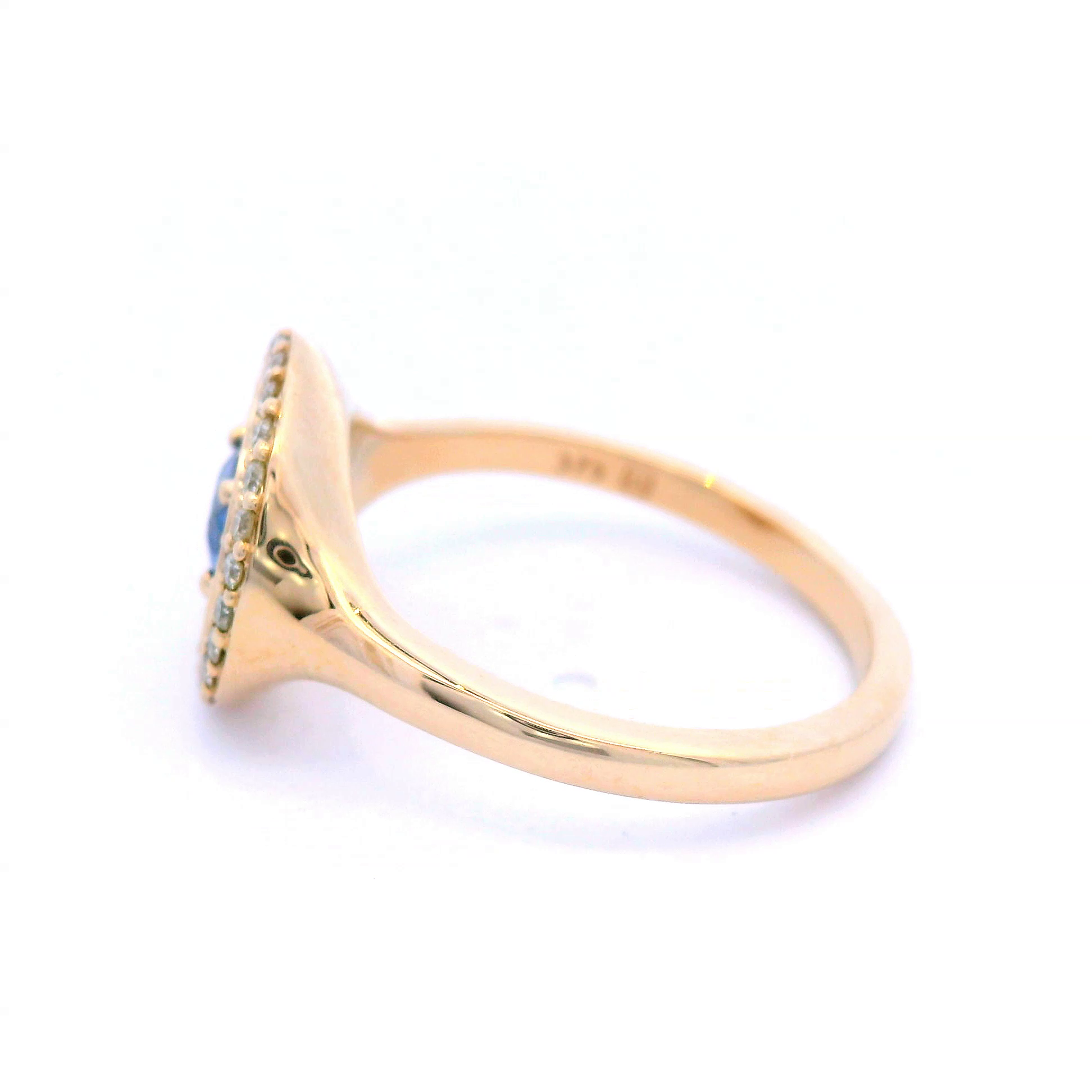 Sapphire Set in Yellow Gold Ring