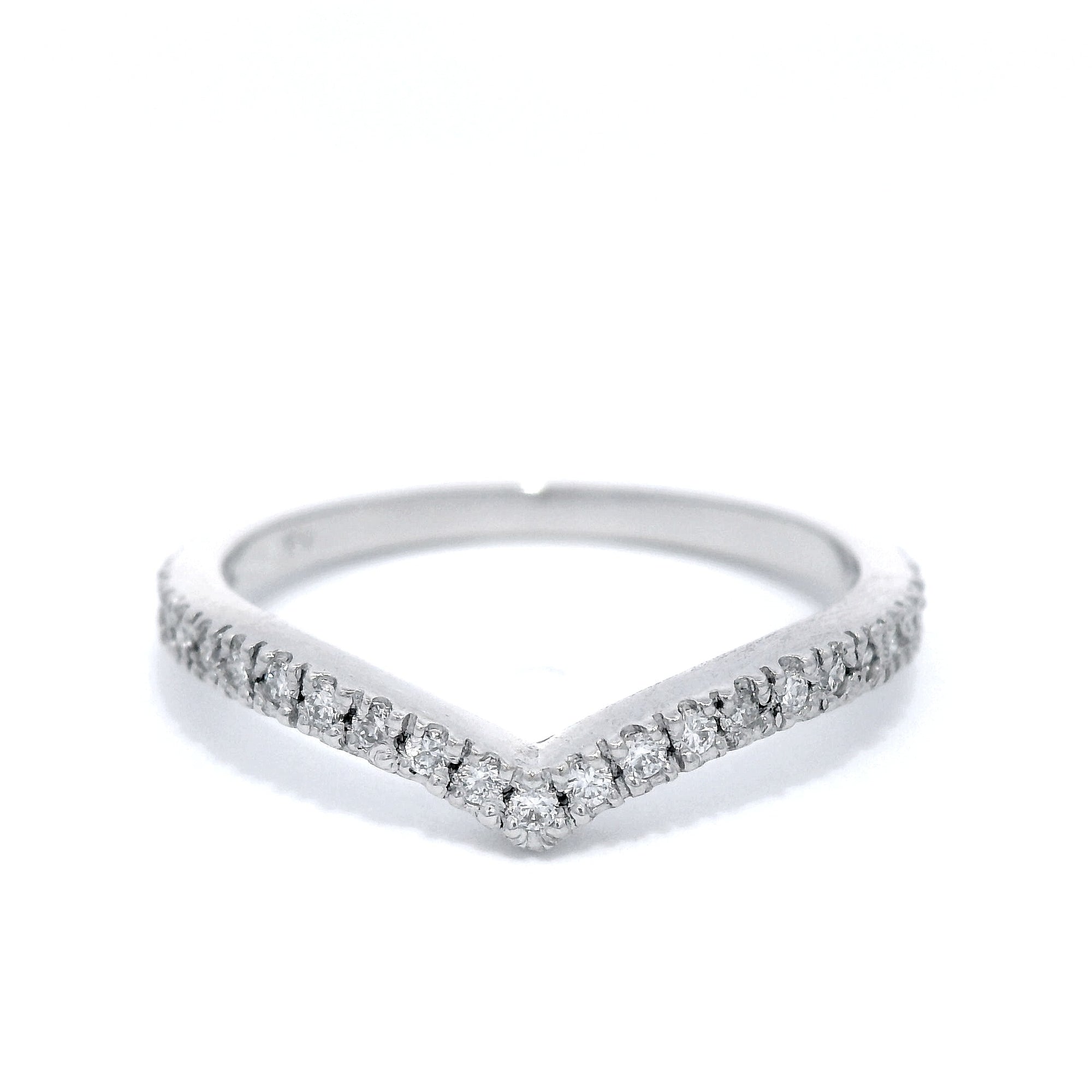 25x150pc Diamond 18ct White Gold