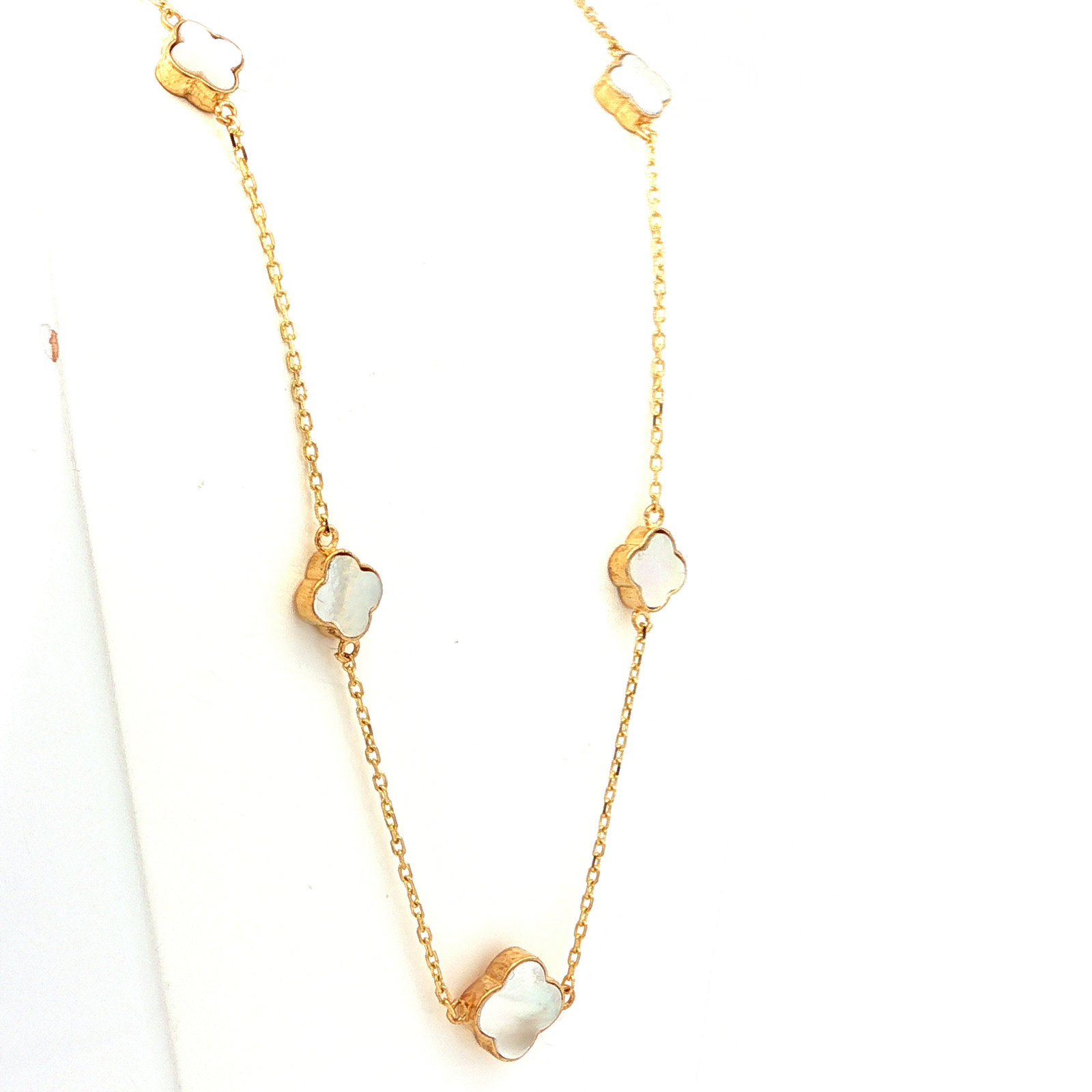Mini Clover Mother of Pearl Necklace in Yellow Gold