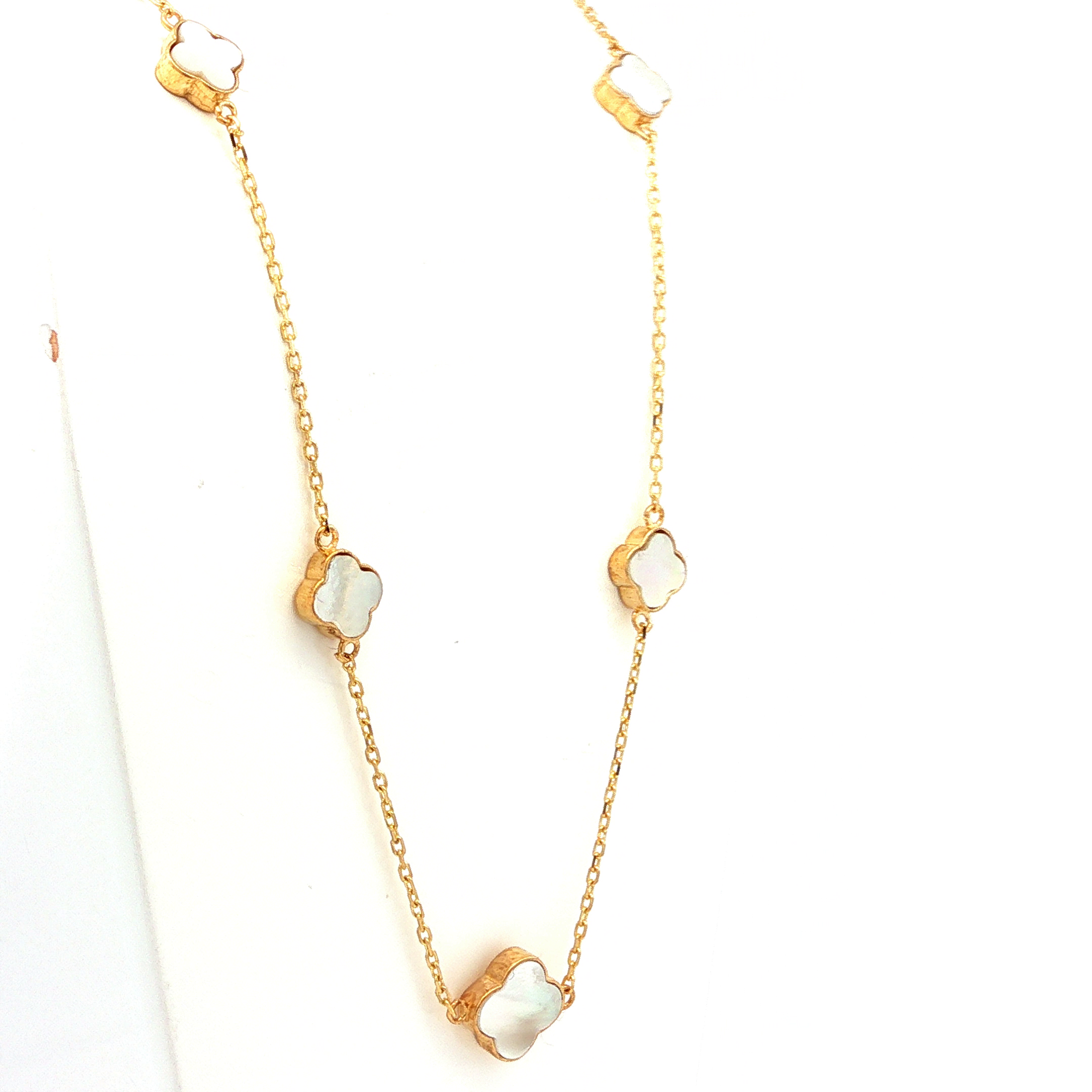Mini Clover Mother of Pearl Necklace in Yellow Gold
