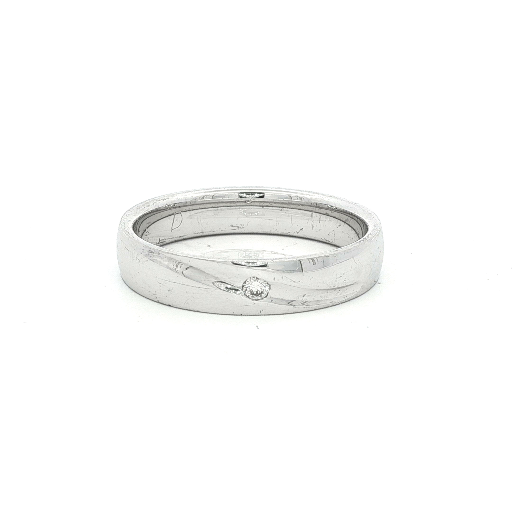 Platinum Band Ring with Round Brilliant Cut Diamond in White Gold