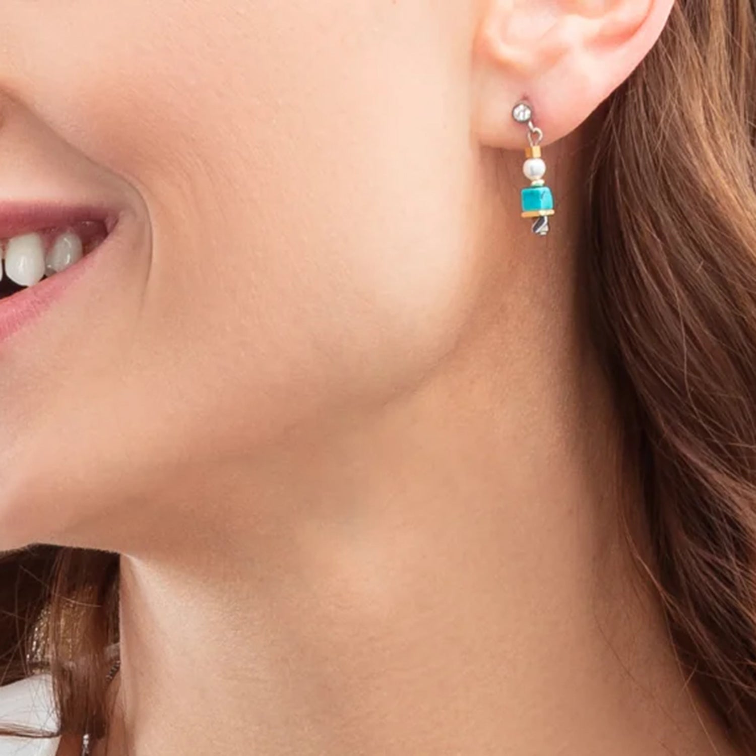 Coeur de Lion Natural Vibrant Turquoise & White Earrings