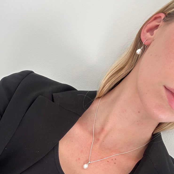 Ikecho White Freshwater Pearl Venus Earrings