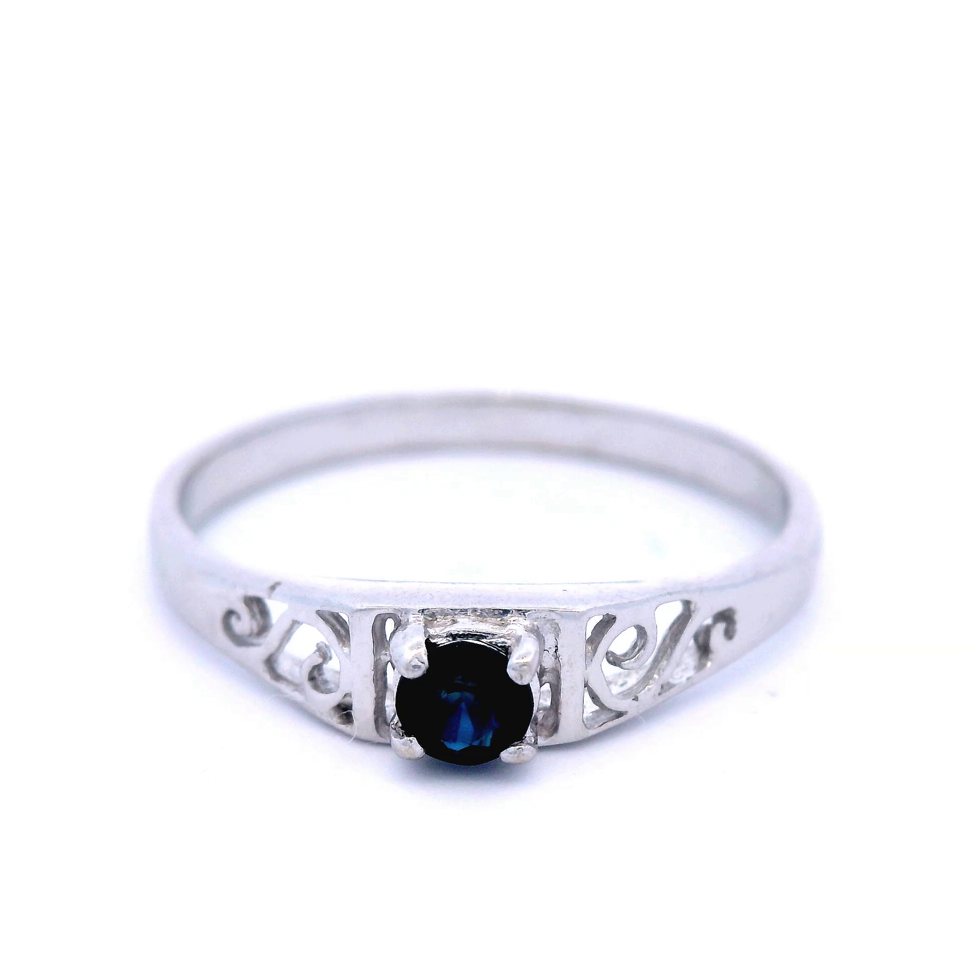 Sapphire Filigree Ring in White Gold