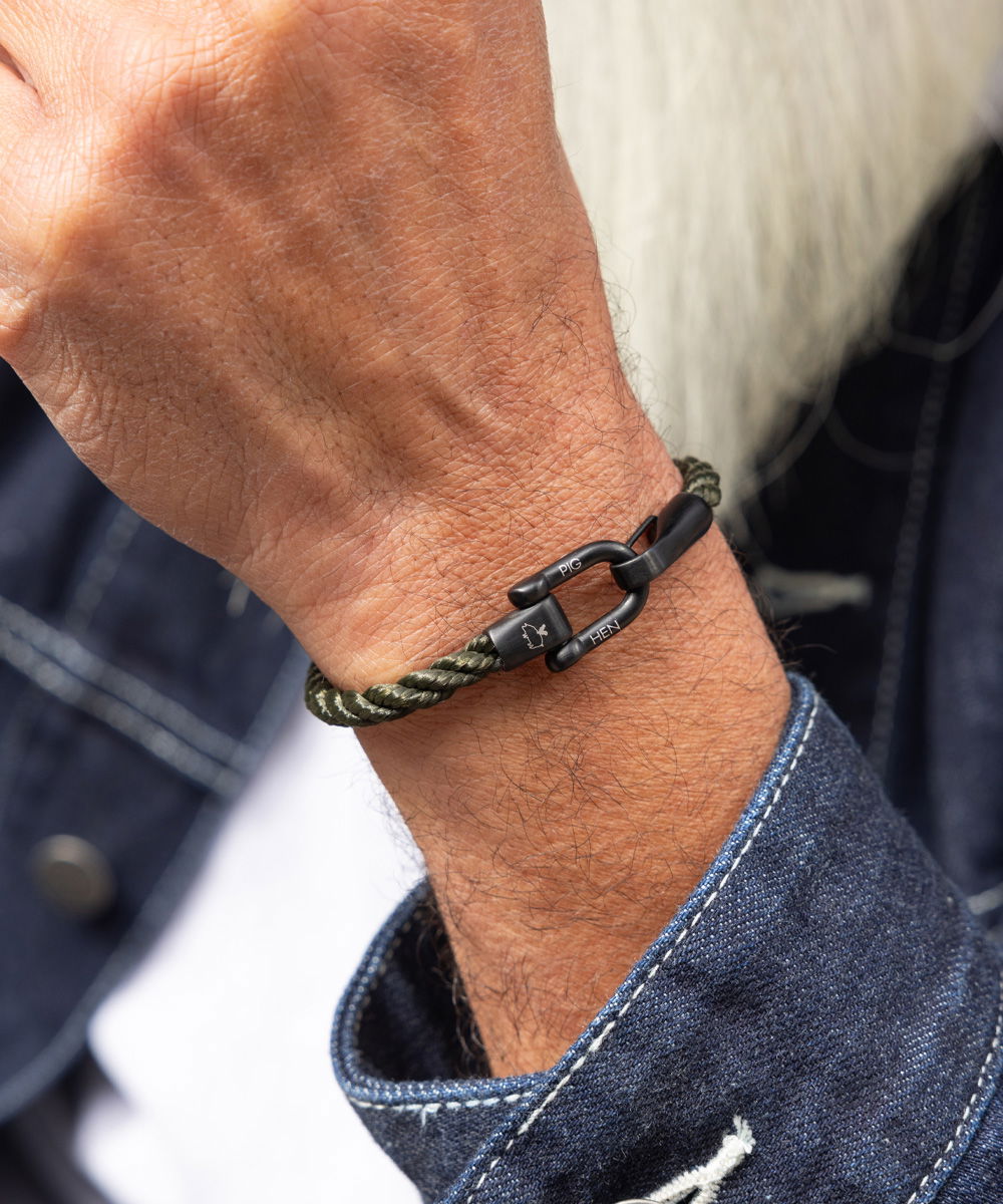 Pig And Hen Lobster Larry Army | Black Medium