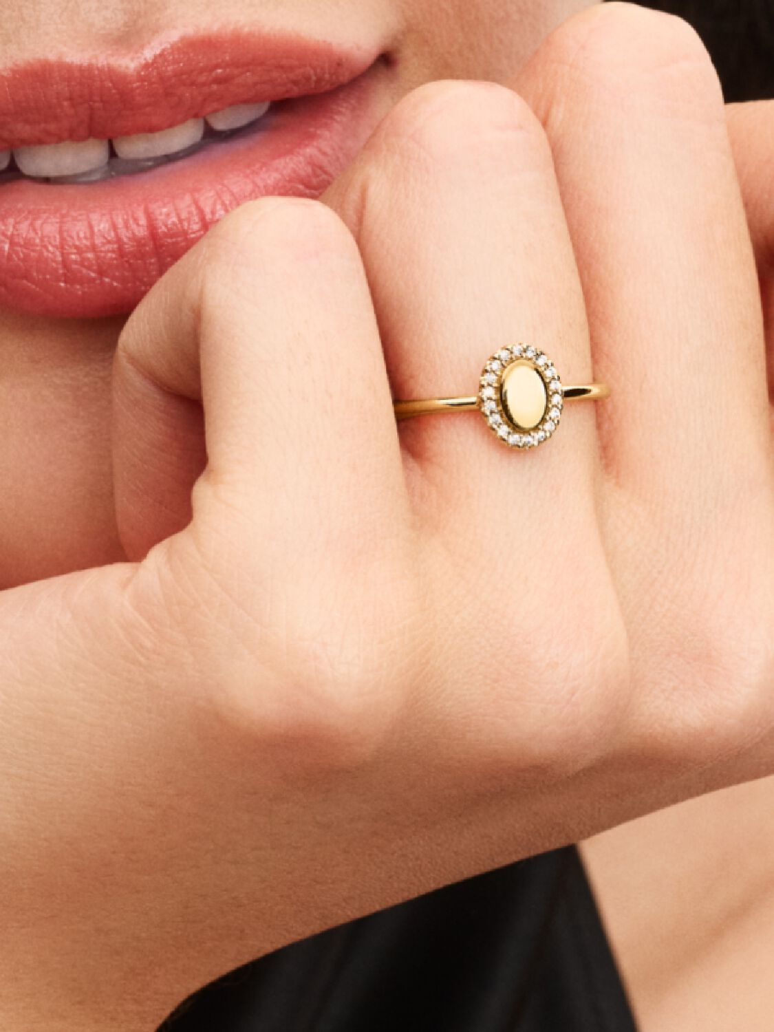 Pandora Engravable Oval Halo Ring