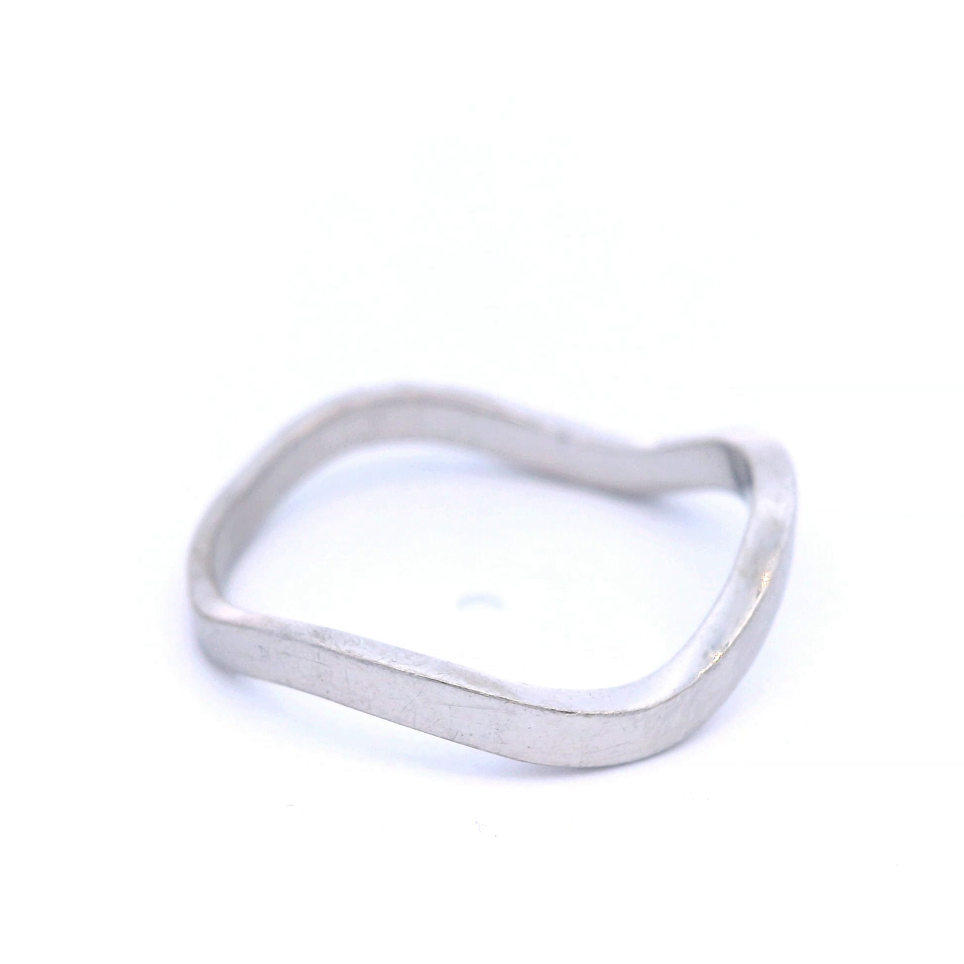 9CT WHITE GOLD PLAIN WAVE RING