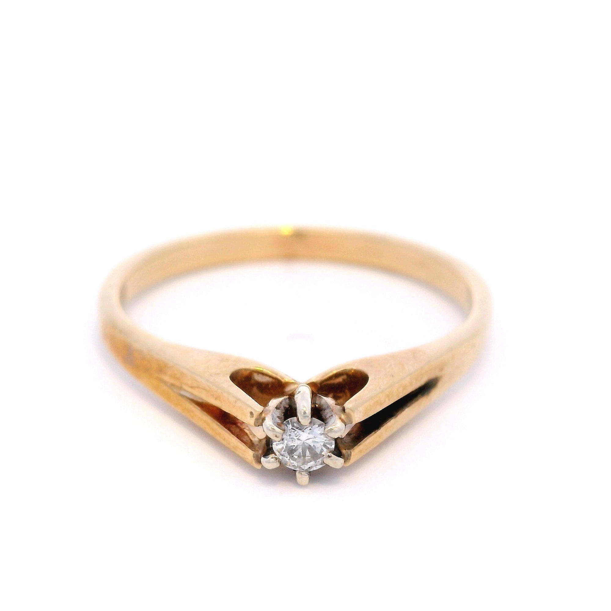 Single Stone Diamond Ring in Yellow Gold