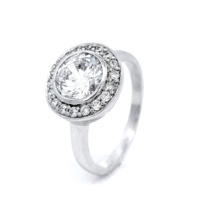 Evergem 9 Carat with Round Bezel Simulated