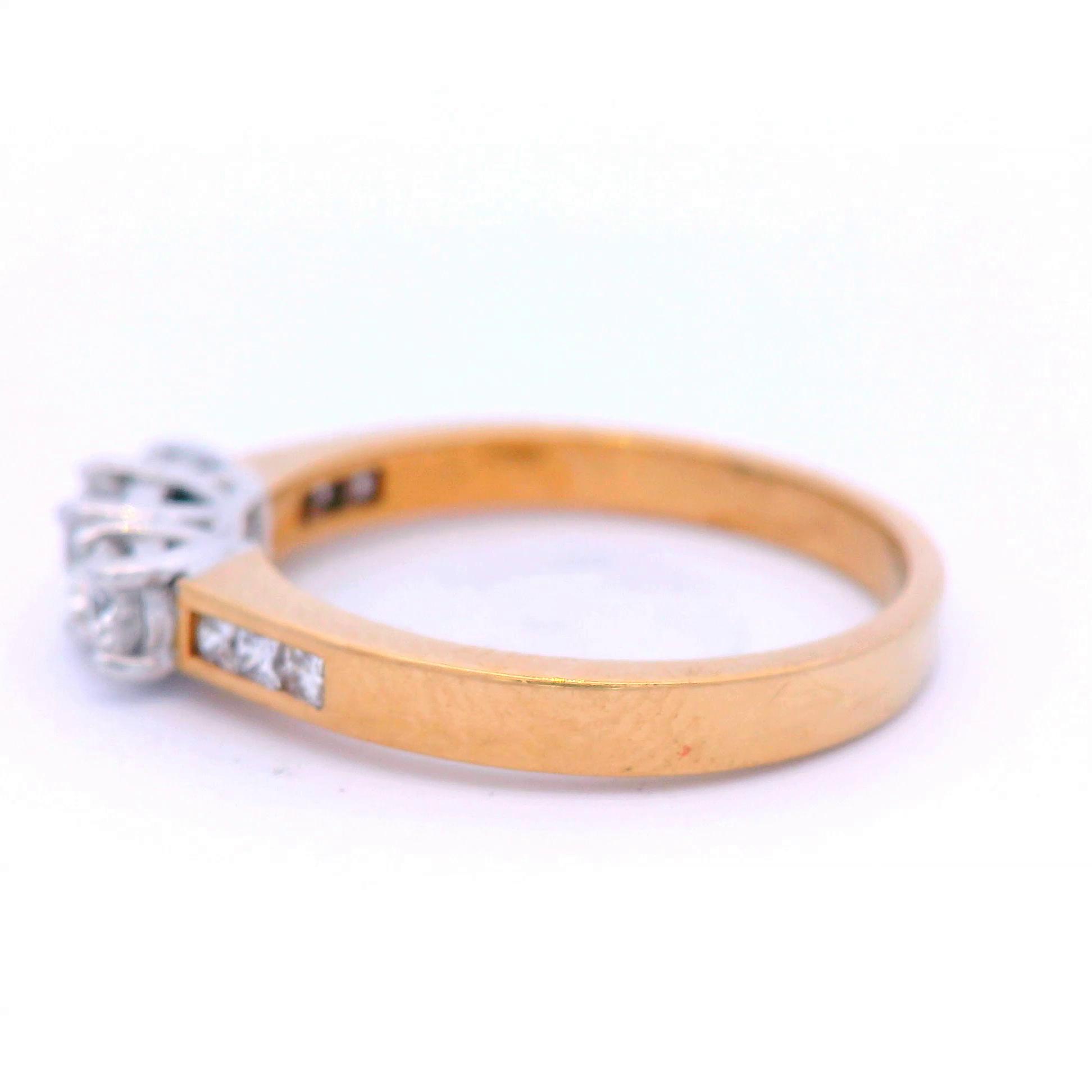 Diamond Engangement Ring set in Yellow Gold