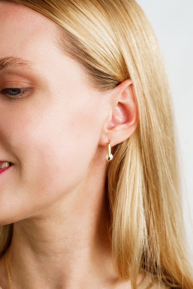 GEORGINI ADAGIO NINE-2-FIVE PEARL OVAL HOOPS SILVER