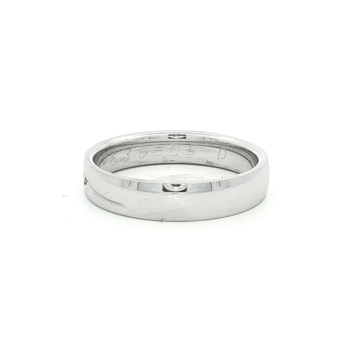 Platinum Band Ring with Round Brilliant Cut Diamond in White Gold