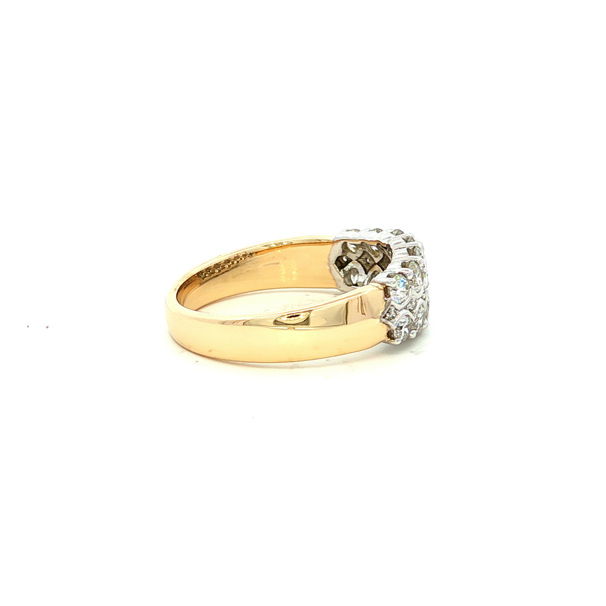 Multistone Ring With Round Cut Diamonds in Yellow Gold