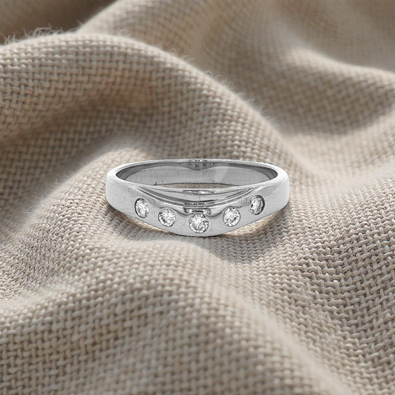 9CT W/G FITTED WEDDER SET 5 X .025CT DIA