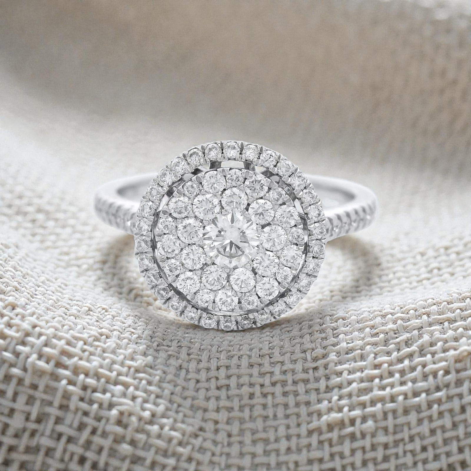 Round Halo Diamond Ring Set in White Gold