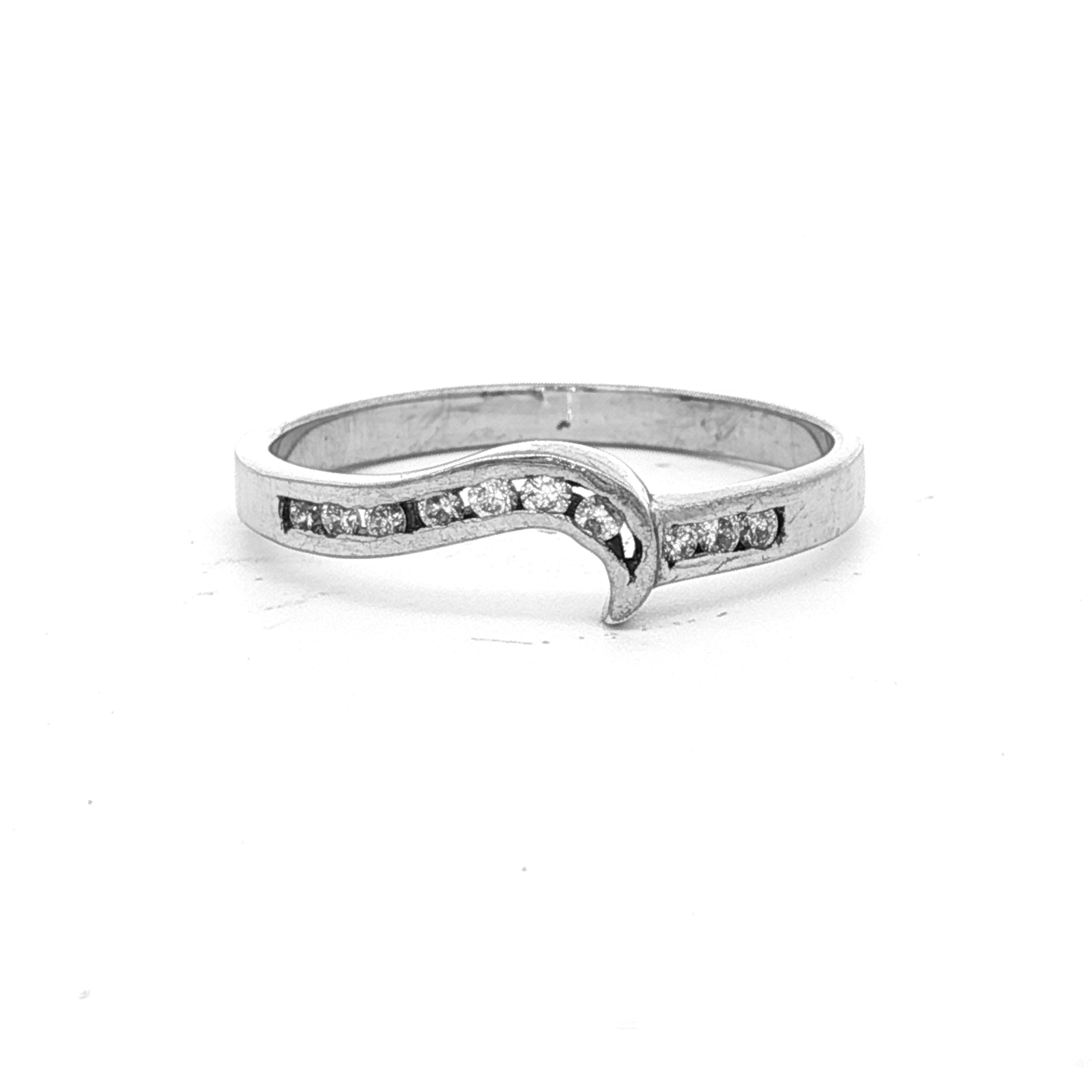9CT W/G FITTED CHAINNEL SET Dia ETERNITY RING TDW=.11CT SZ M