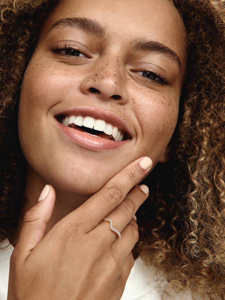 Pandora Sparkling Wave Ring