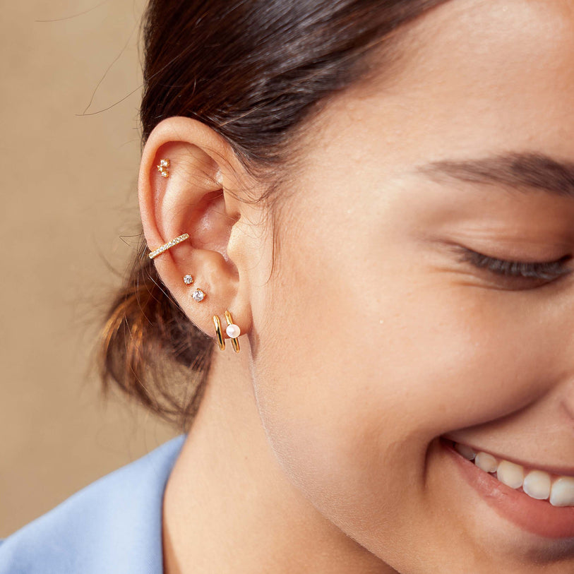 #4A CHIC SIL DBL HOOP FW PEARL HUGGIES