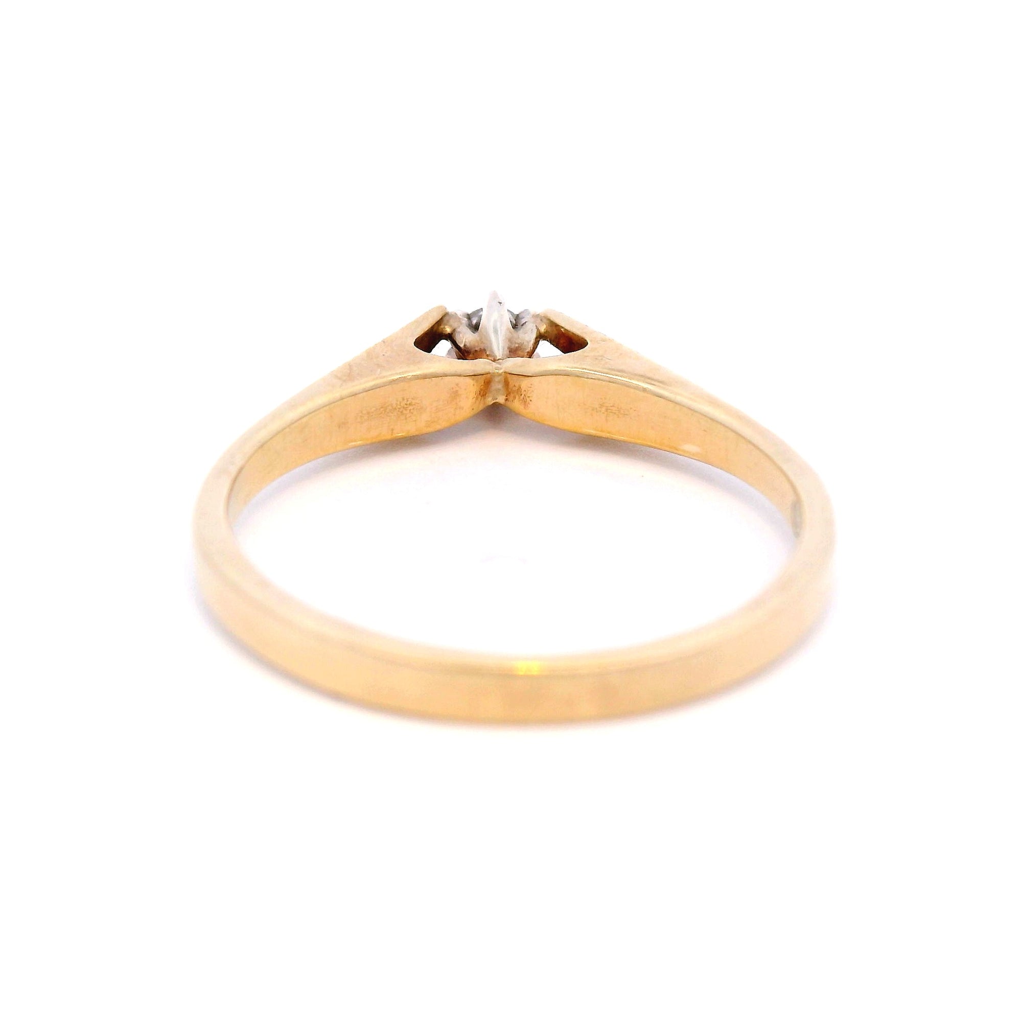 Single Stone Diamond Ring in Yellow Gold