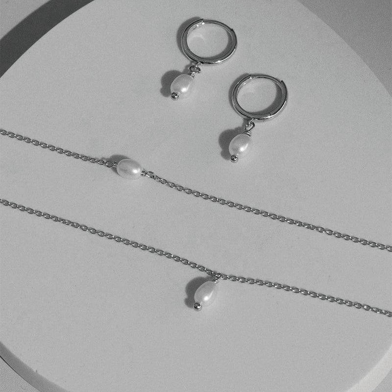 Kirstin Ash Classic Pearl Necklace