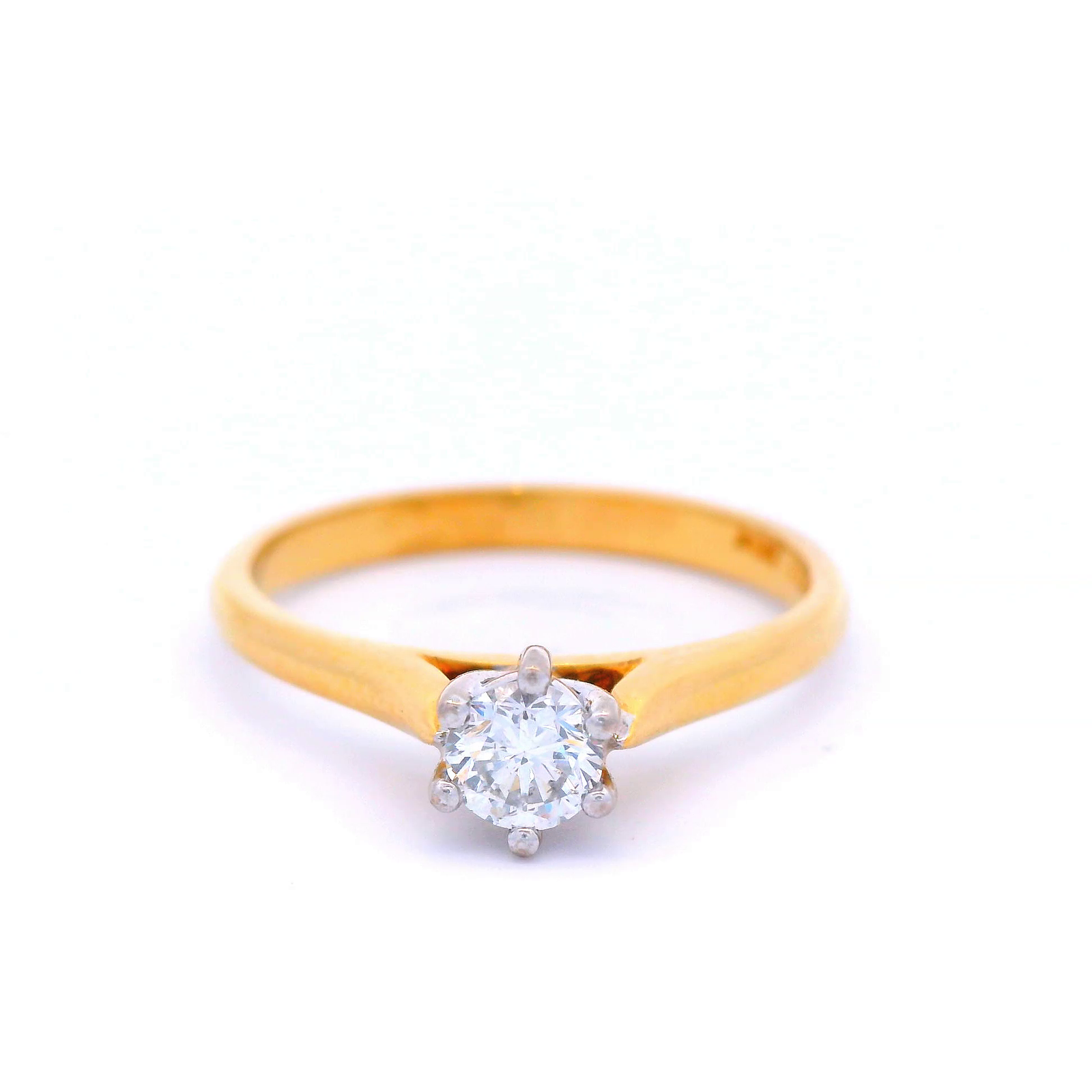 Brilliant Cut Diamond Ring Set In Yellow Gold