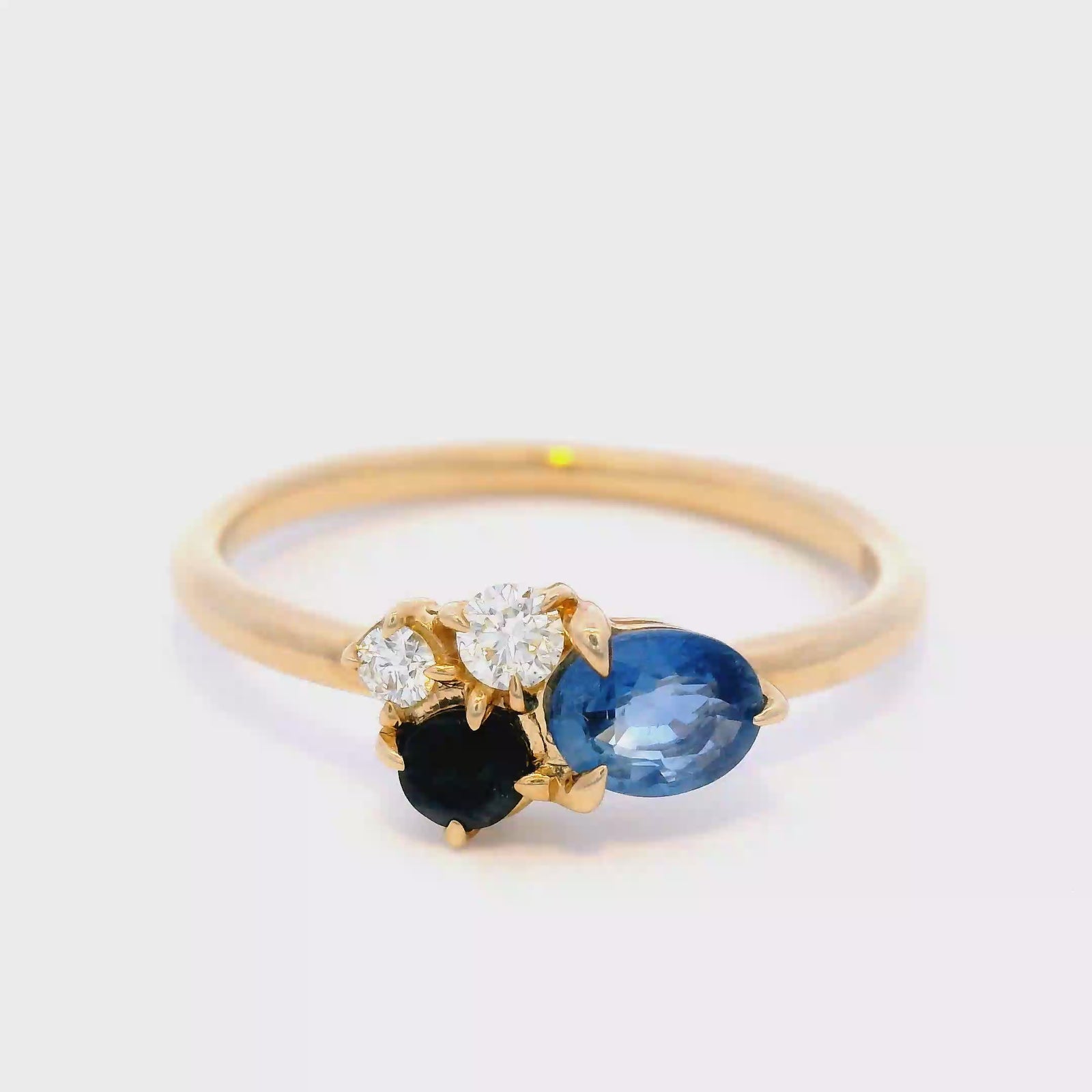 Ceylon Sapphire and Blue Sapphire Ring in Yellow Gold