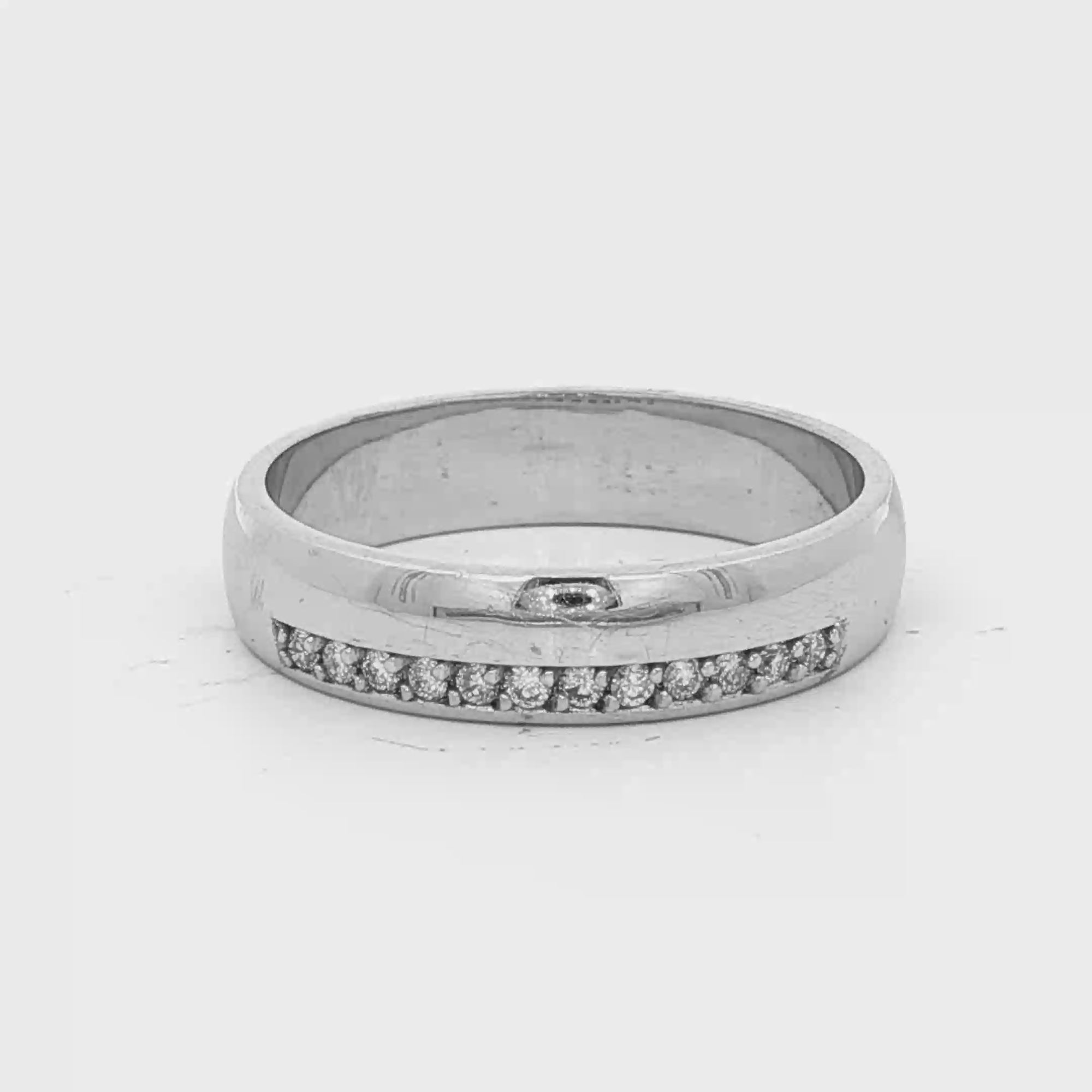 18 CARAT WHITE GOLD DIA SET WEDDER SZ N