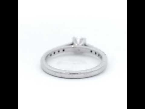 Round Brilliant Cut Diamond Ring Set in White Gold