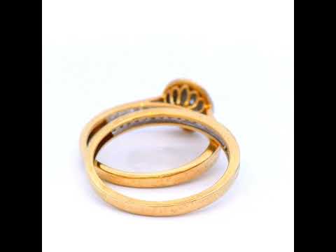 Diamond Halo Bridal Ring Set in Yellow Gold