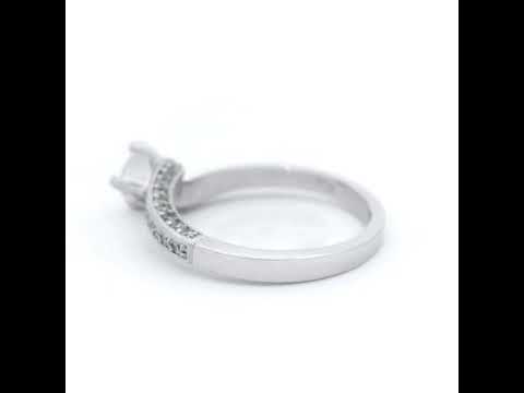 Round Brilliant Cut Diamond Set in White Gold Ring